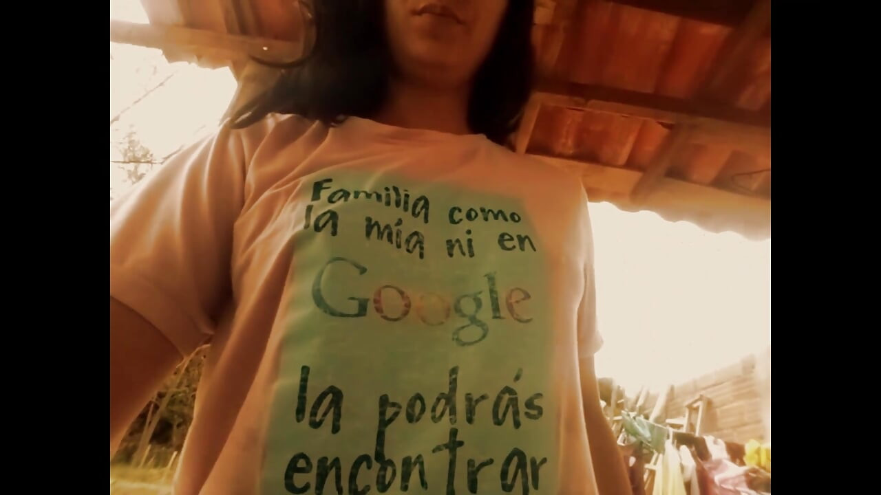 Brittany se dotýká své kundičky v prádelně