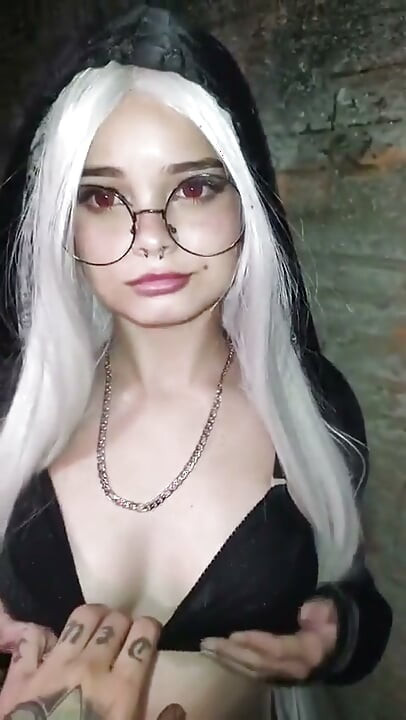 I Took the Blonde White Moon Vip to the Building She Sucked My Dick and I Came in Her Face