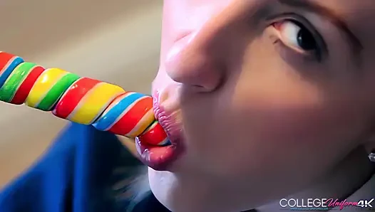 Жесткий отсос с участием Sophia Smith