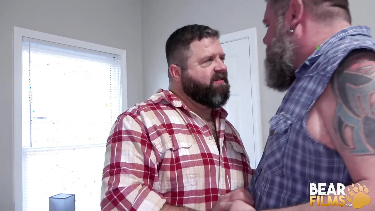 BEARFILMS The Brisket et Adam Sutherland se satisfont une bite