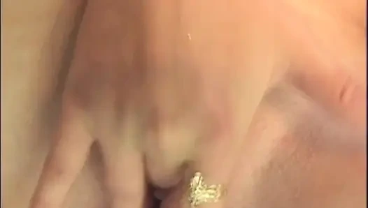 Горячая крошка грубо скачет