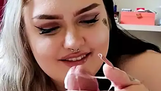 Enjoyed the cumshot on her hands