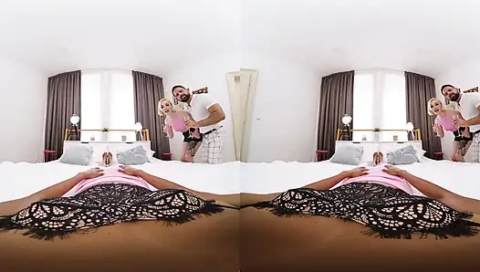 Kamu kangen banget sama pesta, sayang, jadi ayo kita threesome ya