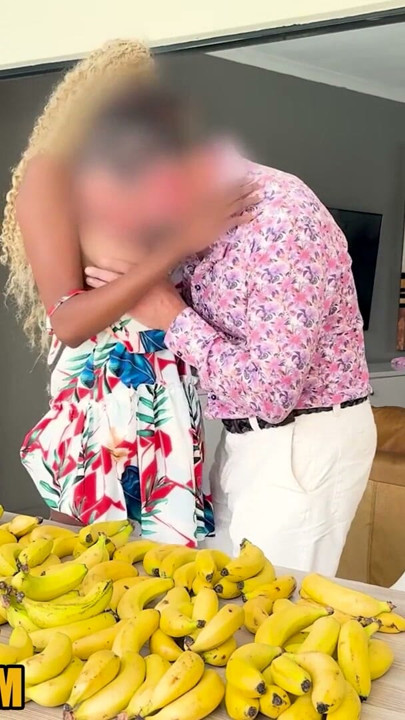 Büyük Doğal Memeli Afrikalı Sürtük Vahşi Irklararası Sikişte Amına Şiddetle Sokuluyor | Bölüm 1