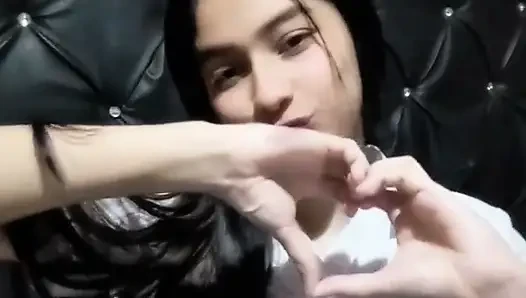 Üvey annenin vahşi döllenmesi yatak odasını sallıyor