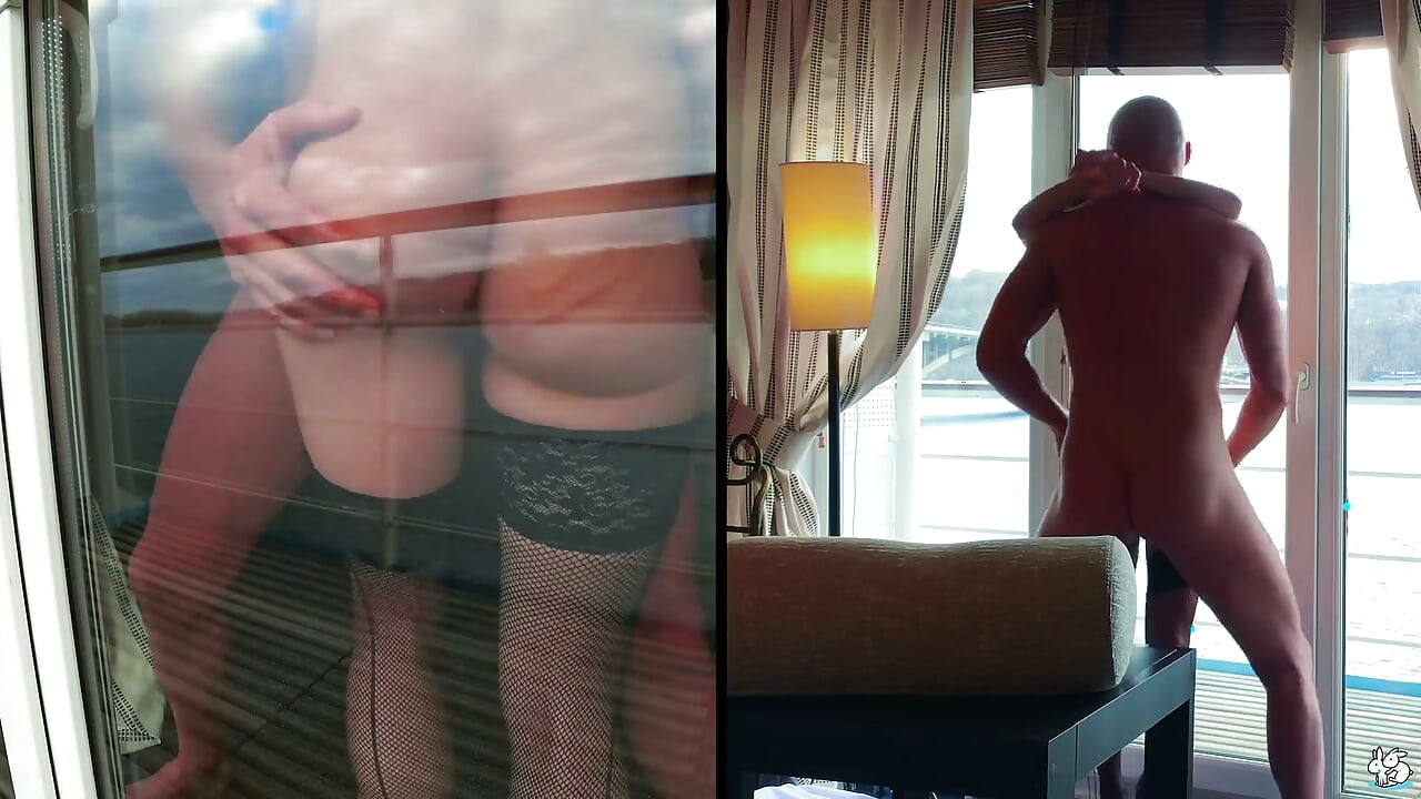 True amateurs - mia entfesselt eine leidenschaftliche blowjob-show, bevor sie den schwanz ihrer partnerin tief in ihrem mund begrüßt