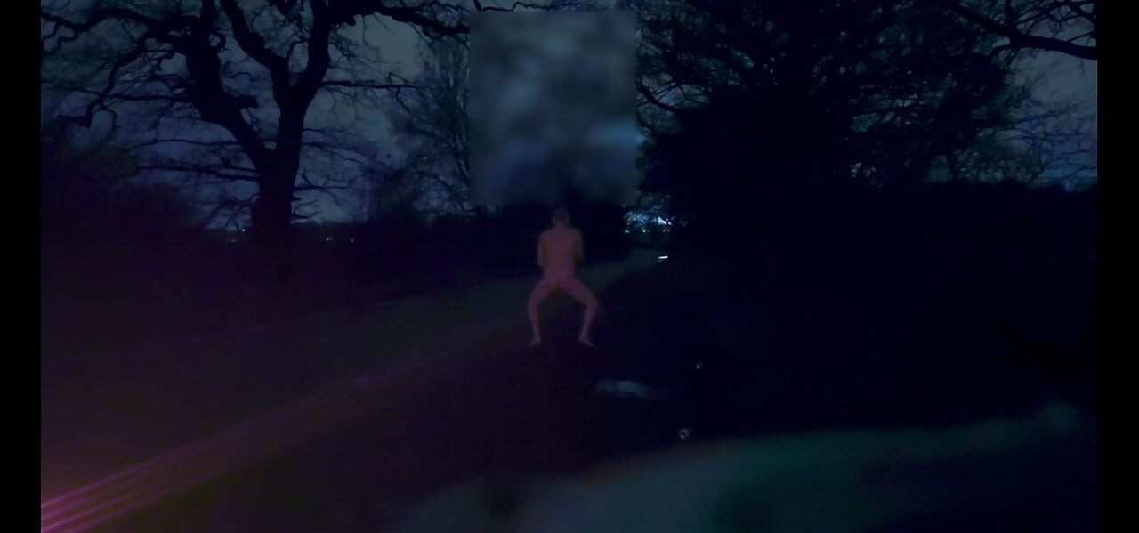 Drkanje gola na 2 lokacije bosa i twerkanje