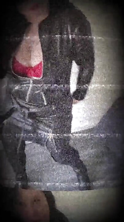 मालकिन क्लारा के कार्यालय में सम्मन