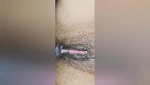 Aku menyetubuhi pembantuku