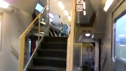 Im Zug, Sie weiss das mein Typ wichst...