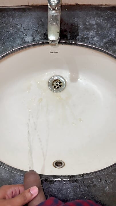 Індійський чувак, засвіт у туалеті та писання