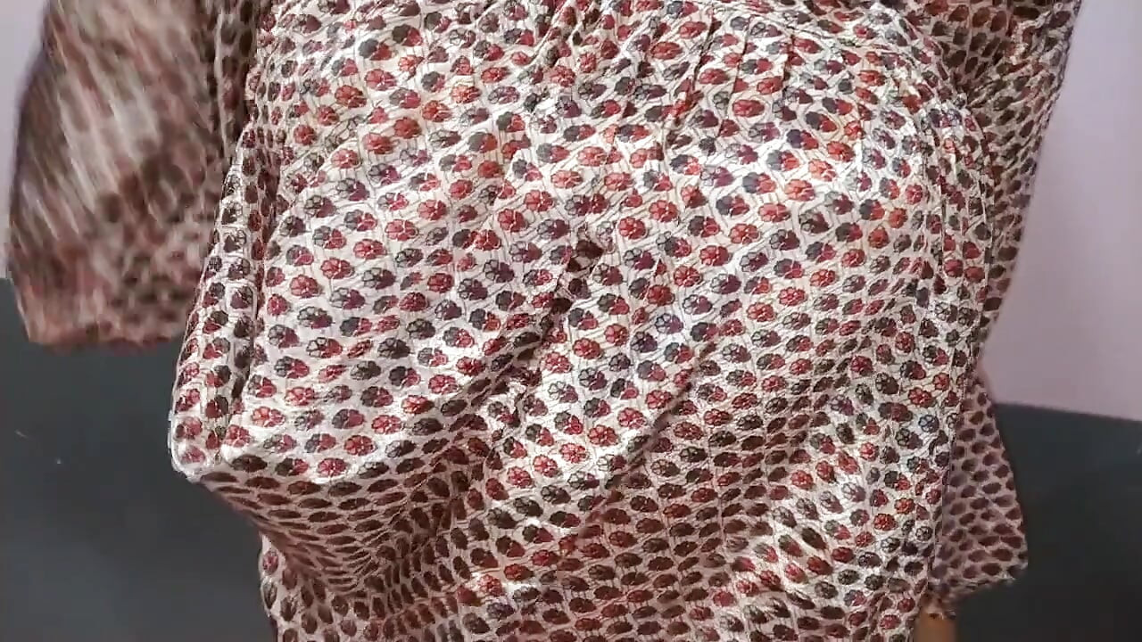 Ασιάτισσα γυναίκα γαμιέται με τον άντρα και διασκεδάζει