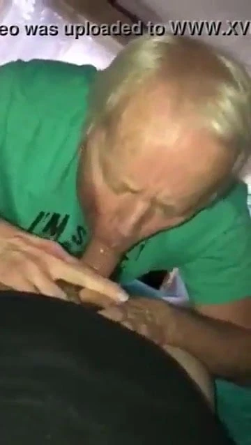 おじいちゃんはチンポを崇拝するのが大好き