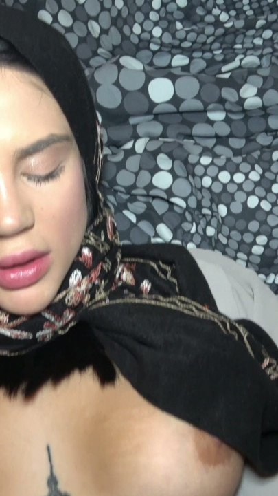 Hijab Stepsister Wants Sex When She Is Alone With Older Stepbrother | Clip 2