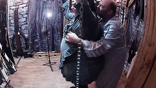 Bölüm 1:- Domina Satana ve Lanista Bear ile yeterince yarak emmediği için Stephanie için ceza seansı.