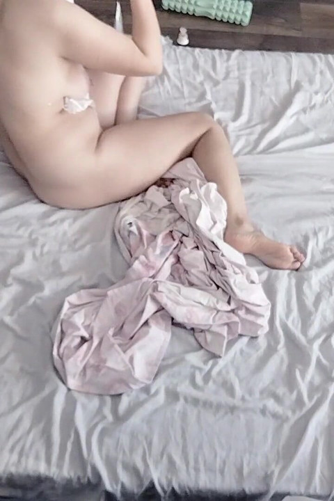 素人の妻がマスターベーションと射精をしてくれました