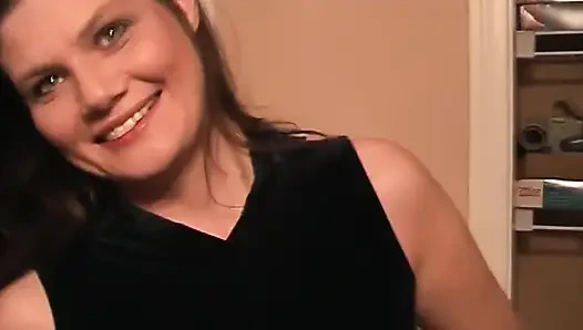 Девушка получает камшот на лицо