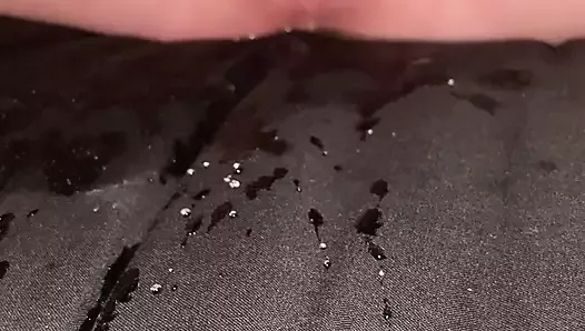 Girlfriend makes herself squirt while boyfriend is at work