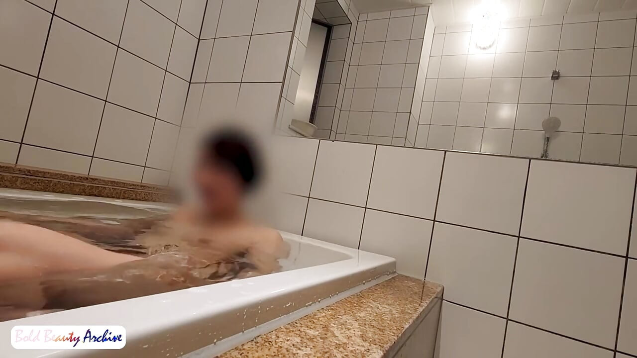 Etter mange år kommer lidenskapen tilbake når en F Cup-kone finner frigjøring