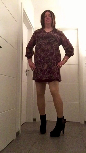 Nicki-Crossdress in her new Summer-Dress, Pantyhose & Boots