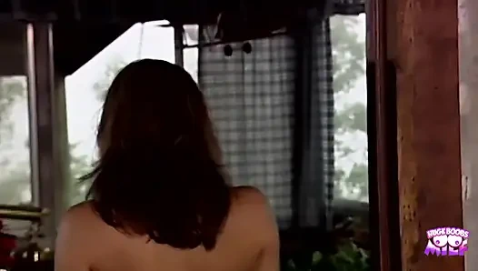 Грудастая милфа показывает своему бойфренду, что ему не хватало, если они расстаются.