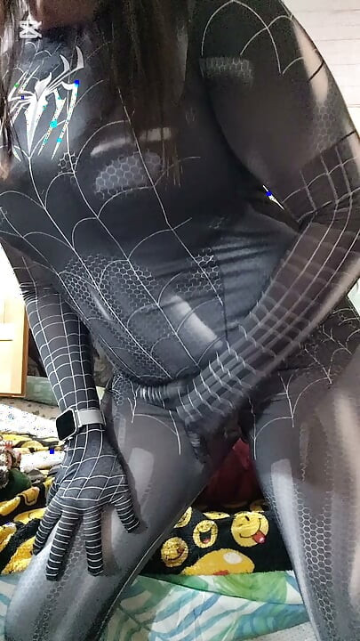 Puta transgénero Spiderman Venom no Halloween
