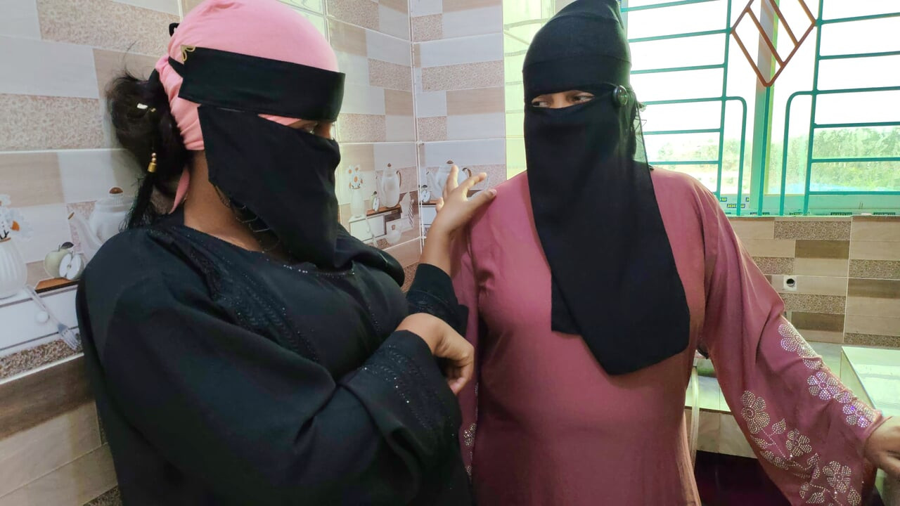 Indian bhabhi ki rasleela nanad ke saath kitchen me part one