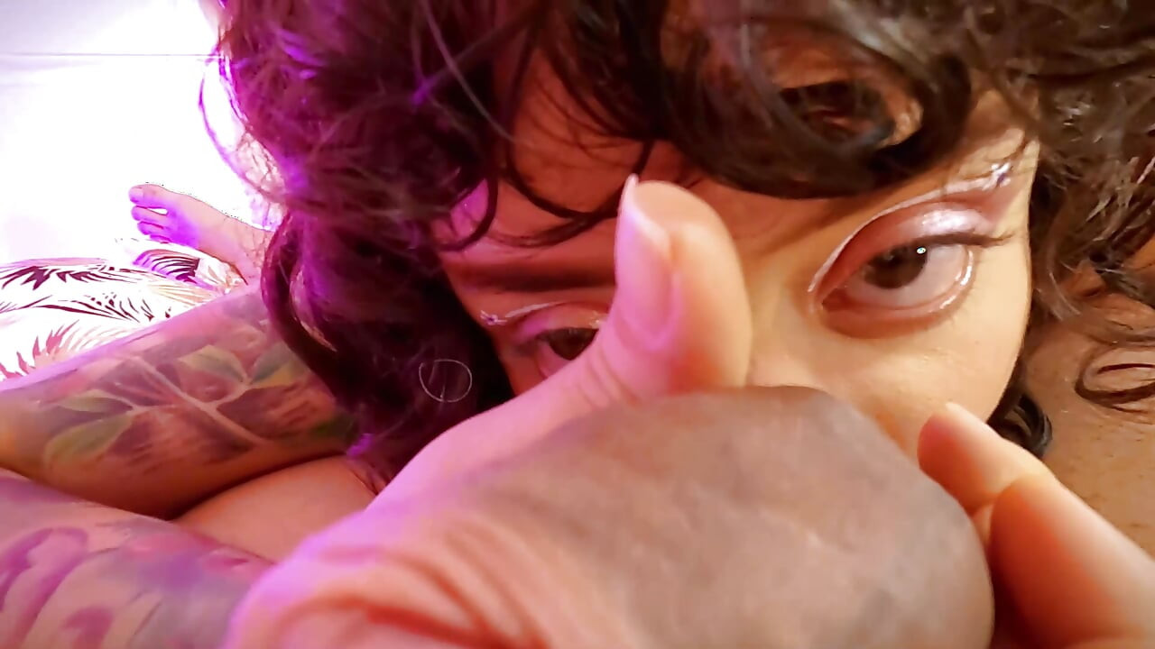 我的继母太了, 她喜欢闻我的.