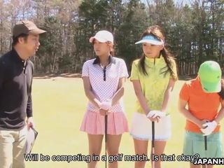 El golf asiático tiene que ser pervertido de una forma u otra