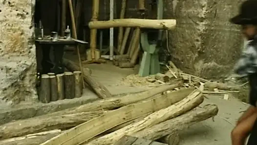 Ev hanımı komşusuna gidiyor sikişiyor