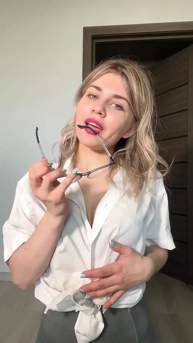 The Secretary a Striptease and Blowjob