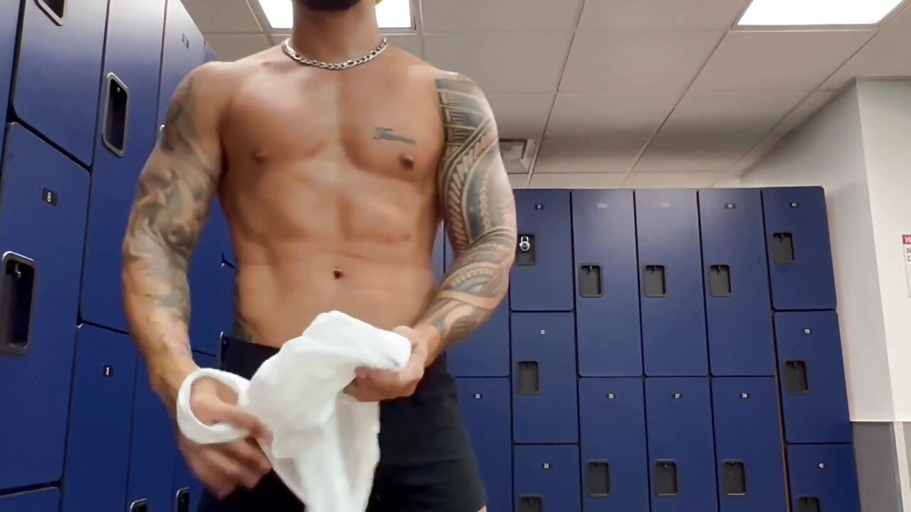 Pumping My Nipples Before Hit the Bars at the Gym Joan Ortiz / Ortizjona