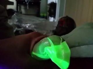 Masturbace kondomu ve tmě