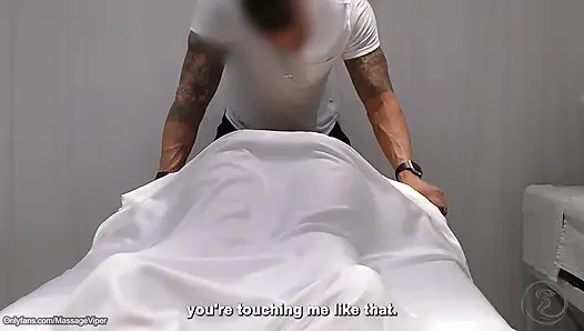 Ehefrau-massage: betrügt ihren ehemann mit dem masseur