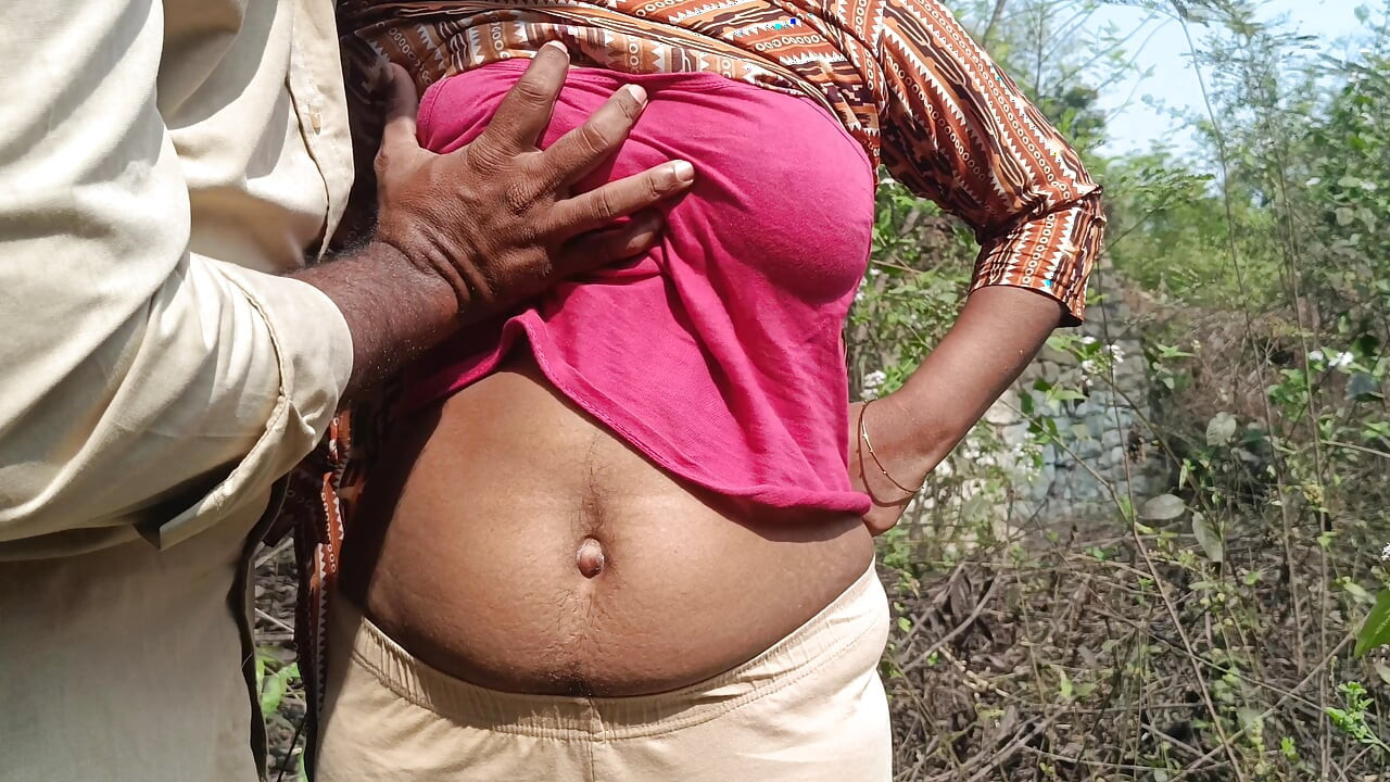 College couples enjoying outdoor fucking