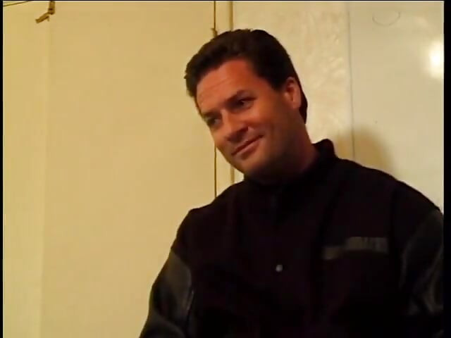 Симпатичной тинке-топтушке шпилят ее пизду