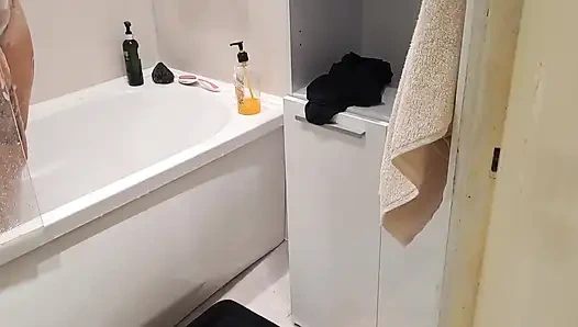 Looking for My Teen Step Sister and Jerking off