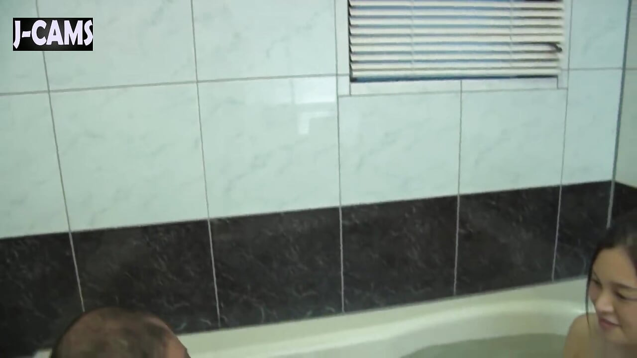 Büyük memeli dölleme. Tam vücut güzelliği seni içeri çekiyor, yumuşak kıvrımlar kalın ve ateşli bir kaplamayla buluşuyor. - Bölüm 2