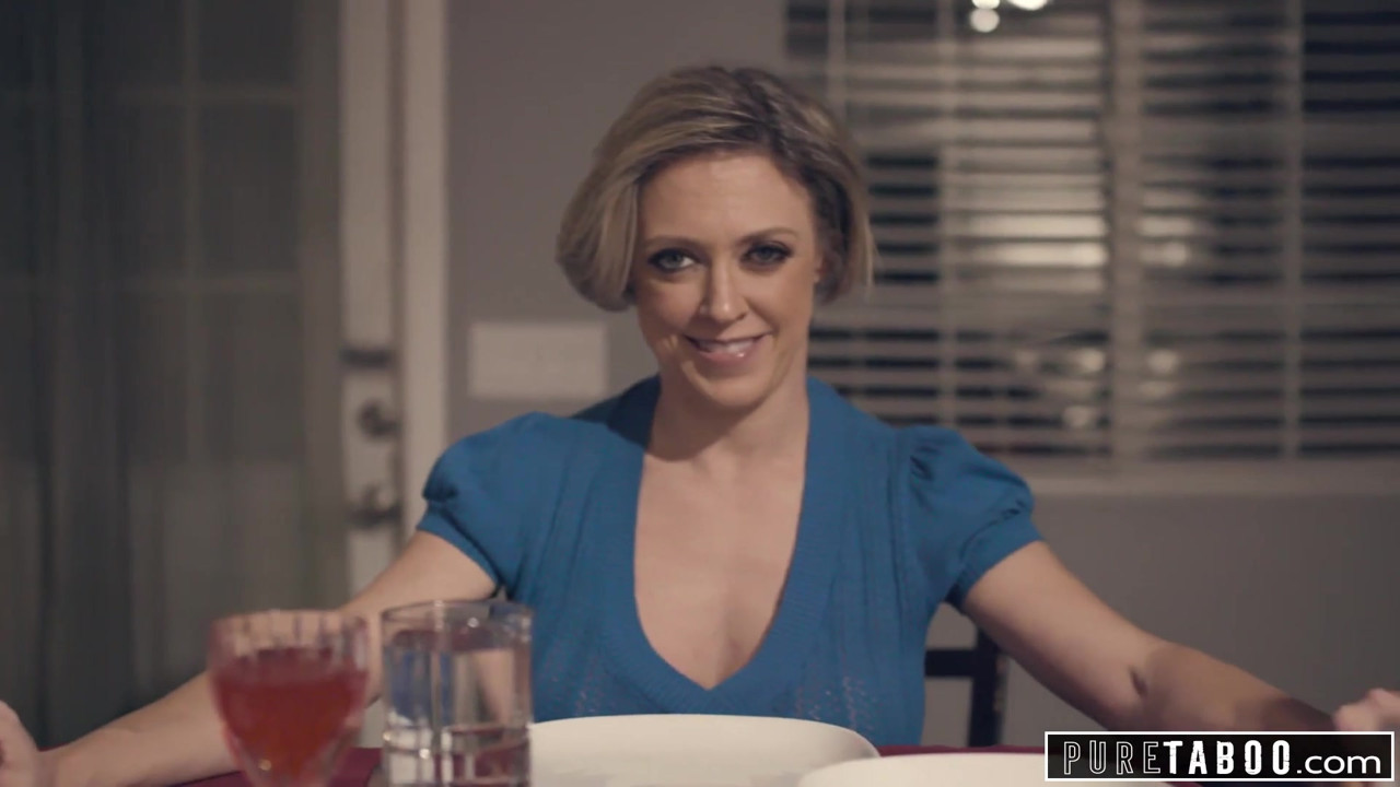 純粋なタブー義理の両親と義理の兄が新しい妹を歓迎