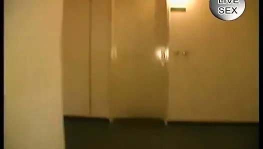 Блондинку-шлюху-блондинку отфистили перед жестким трахом