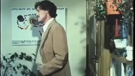 Threesome porno vintage dengan pelacur disetubuhi dan dikrim oleh dua pria