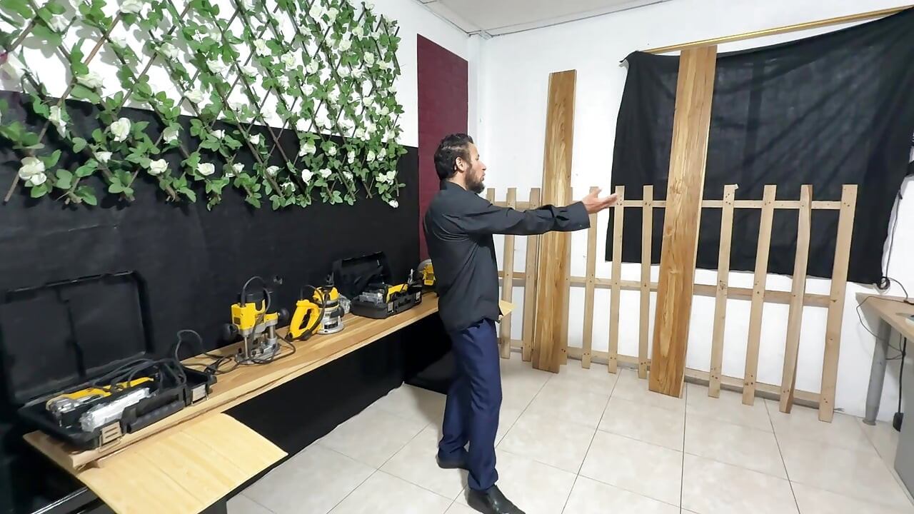 Herramientas para el placer: latina caliente negocia un acarreo de hardware 'gratis' con un vendedor cachondo