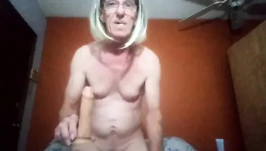 Dildomla oynuyorum