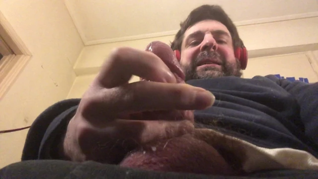 Will u give me a blowjob or handjob? U love giving blowjobs!