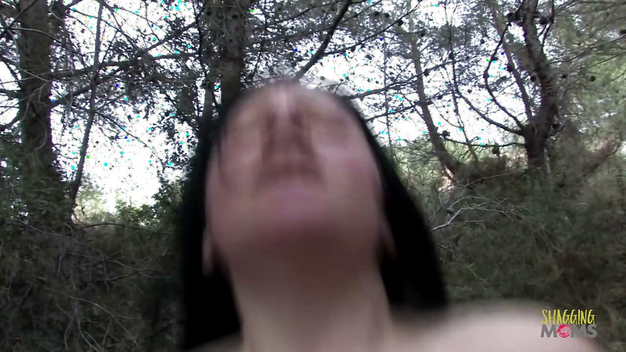 Took a sex toy to give her double penetration play and left a creampie too