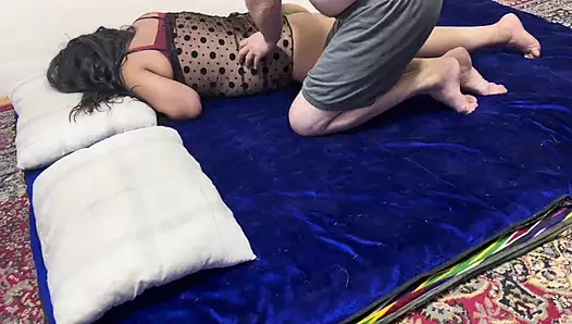 Aku dan istriku terjebak keras dan merekamnya