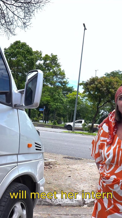 Culo de abuela destruido por una bbc en camioneta