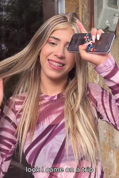 Kolumbijska latynoska blondynka uprawia seks ze swoim wieloletnim przyjacielem w jej domu - Brian Evansx