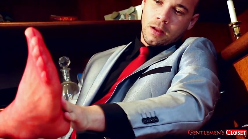 GentlemensCloset Alejandro V Strips Down in Steamy Solo Audition