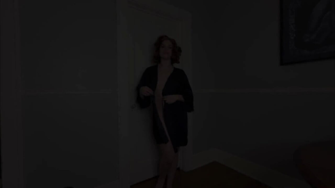 Kat's sensual ama de casa de los 50 fantasía 4k - consolador en primer plano le espera la felicidad de la mamada!